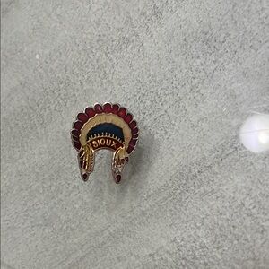 VTG Sioux Women's Jewelry Pin